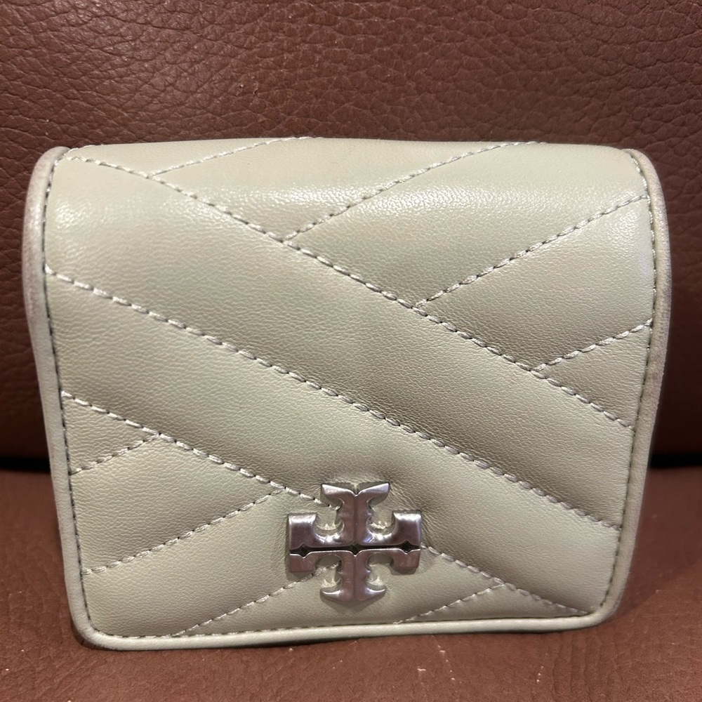 Tory Burch Cream Quilted Leather Compact Wallet with Logo